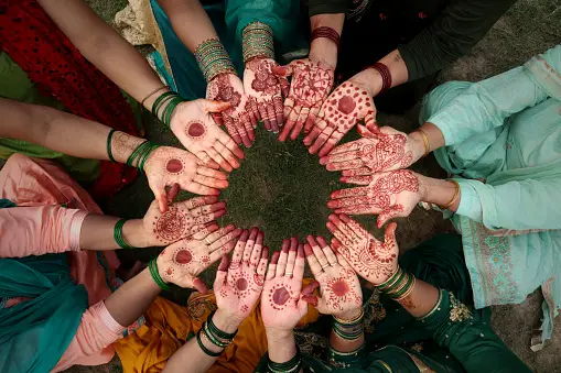 Read more about the article Mehndi Magic: Why Ladies Gather for a Celebration Like No Other