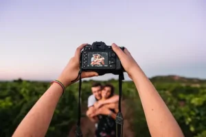 Read more about the article DIY Engagement Photoshoot Tips